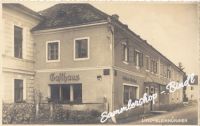 Um 1940